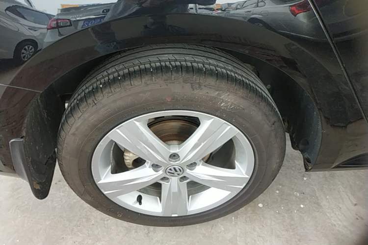 Used Volkswagen Lavida 2017 1.6L Manual Fashion Edition Right Rear Wheel Hub