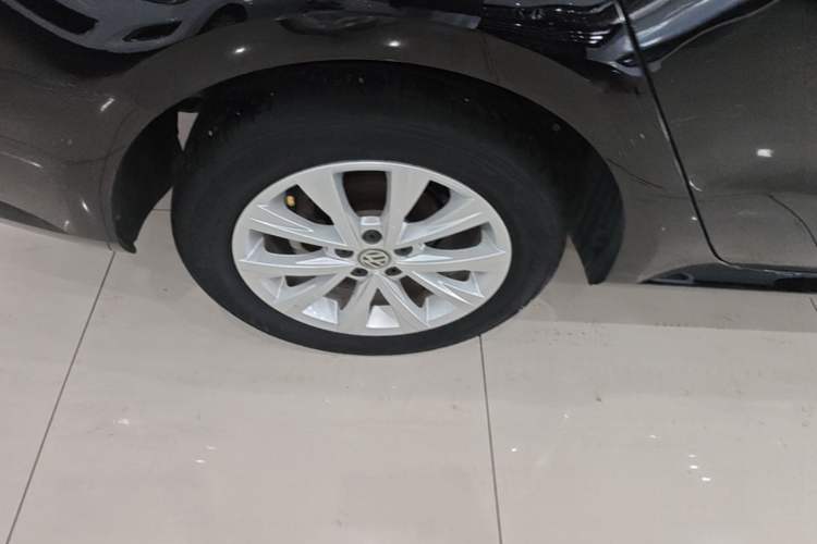 Used Volkswagen Lavida 2017 1.6L Automatic Comfort Edition Right Rear Wheel Hub
