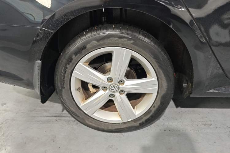 Used Volkswagen Lavida 2017 1.6L Automatic Fashion Edition Right Rear Wheel Hub