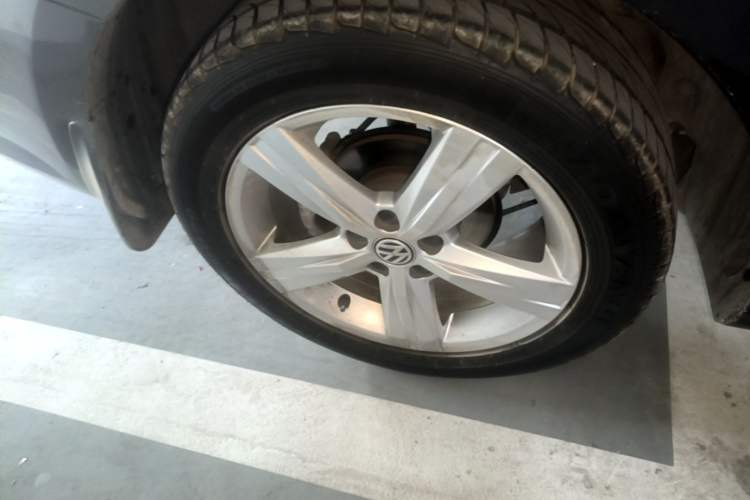 Used Volkswagen Lavida 2017 1.6L Manual Fashion Edition Right Rear Wheel Hub