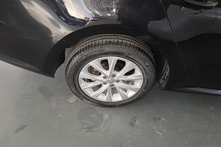 Used Volkswagen Lavida 2017 1.6L Automatic Comfort Edition Right Rear Wheel Hub