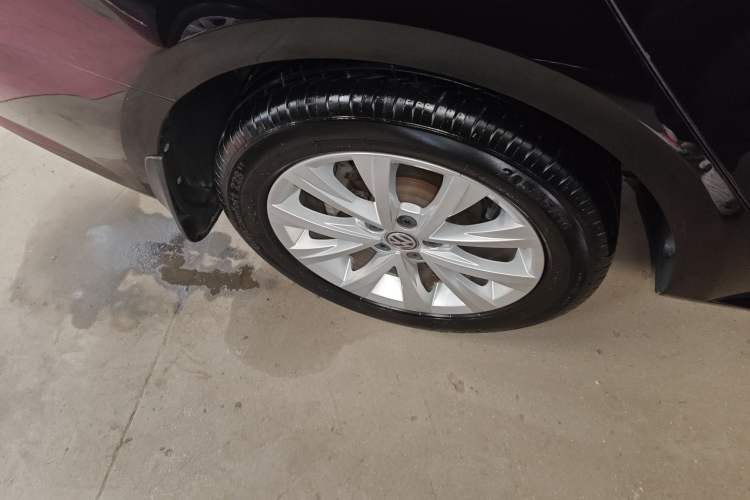 Used Volkswagen Lavida 2017 1.6L Automatic Comfort Edition Right Rear Wheel Hub