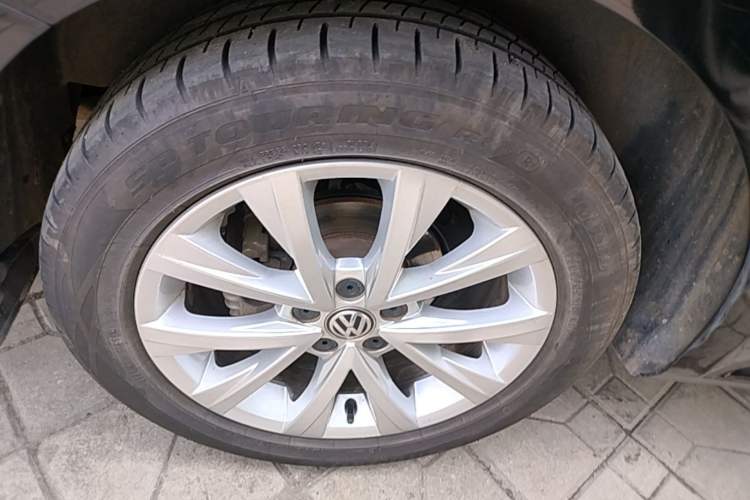 Used Volkswagen Lavida 2017 230TSI DSG Comfort Edition Right Rear Wheel Hub