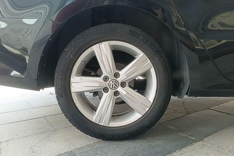 Used Volkswagen Lavida 2017 1.6L Automatic Fashion Edition Right Rear Wheel Hub