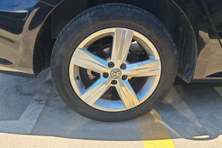 Used Volkswagen Lavida 2017 1.6L Automatic Fashion Edition Right Rear Wheel Hub