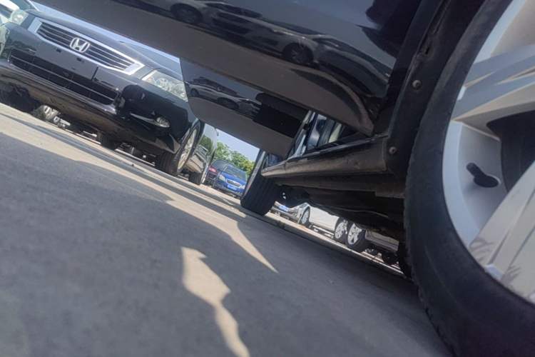 Used Volkswagen Lavida 2017 1.6L Automatic Fashion Edition Right Side Sill