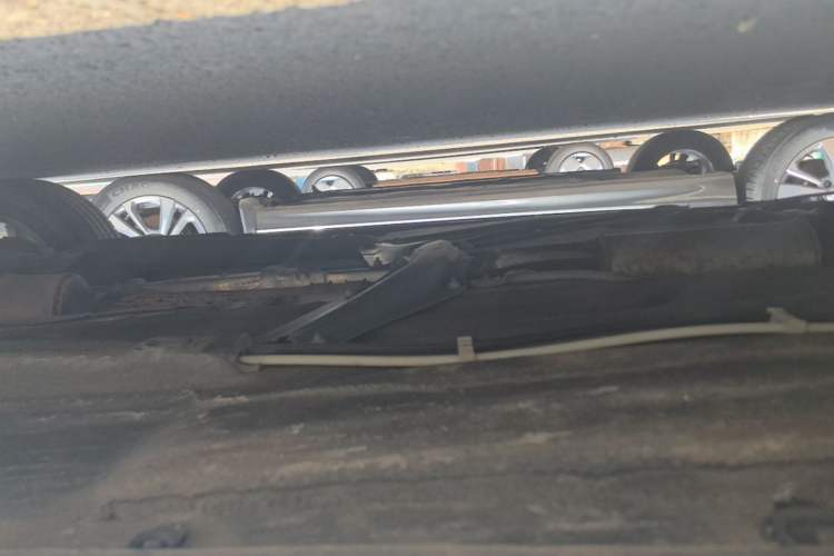 Used Volkswagen Lavida 2017 1.6L Automatic Fashion Edition Right Side Sill