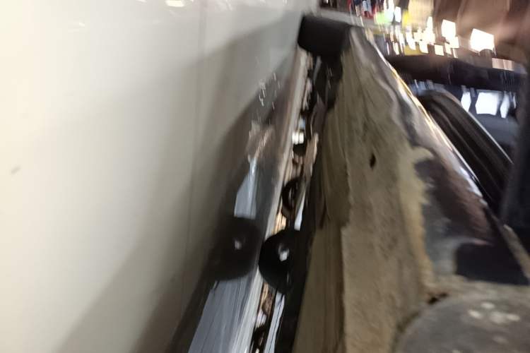 Used Volkswagen Lavida 2017 1.6L Automatic Fashion Edition Right Side Sill