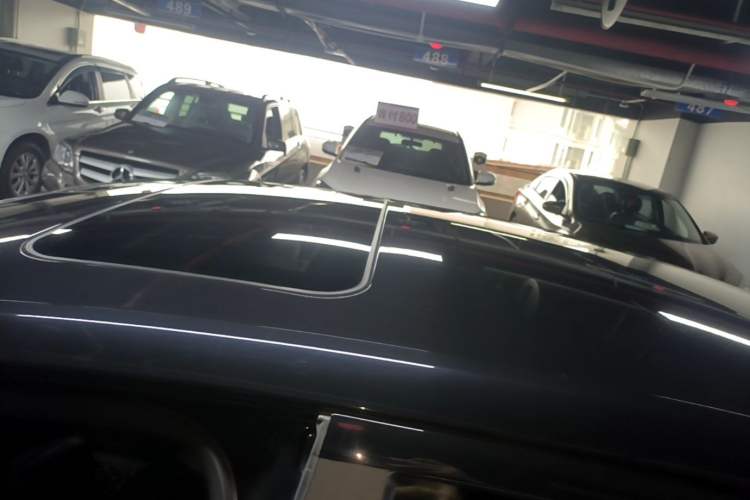Used Volkswagen Lavida 2017 1.6L Automatic Comfort Edition Roof