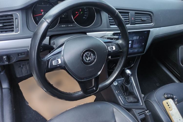 Used Volkswagen Lavida 2017 1.6L Automatic Comfort Edition Steering Wheel