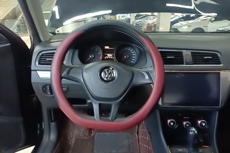 Used Volkswagen Lavida 2017 1.6L Automatic Fashion Edition Steering Wheel