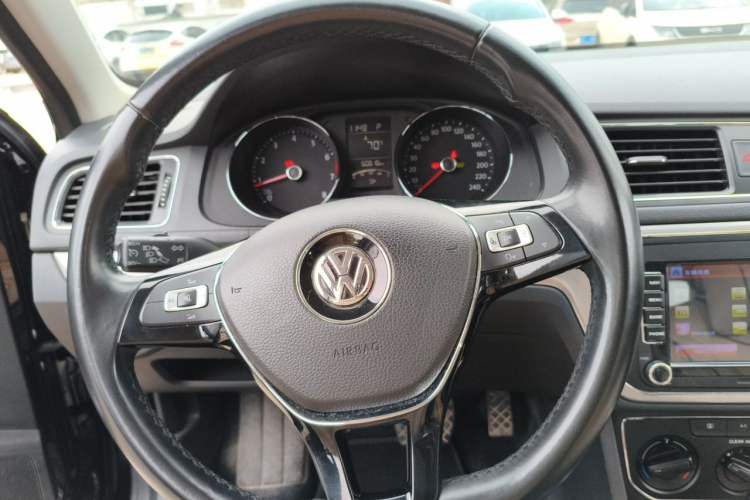 Used Volkswagen Lavida 2017 1.6L Automatic Comfort Edition Steering Wheel