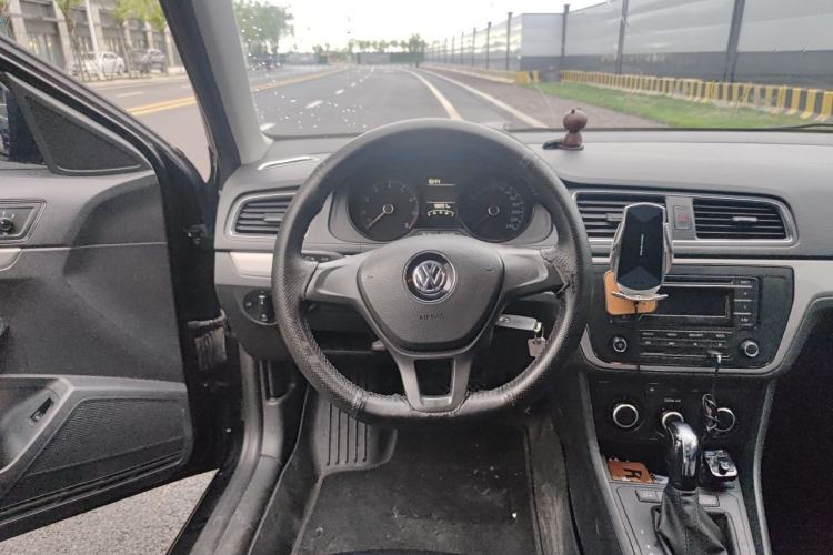 Used Volkswagen Lavida 2017 1.6L Automatic Fashion Edition Steering Wheel