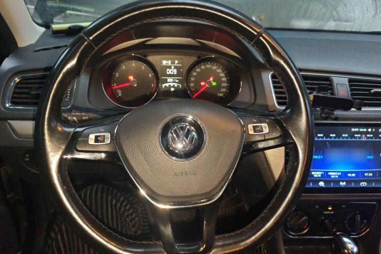 Used Volkswagen Lavida 2017 1.6L Automatic Comfort Edition Steering Wheel