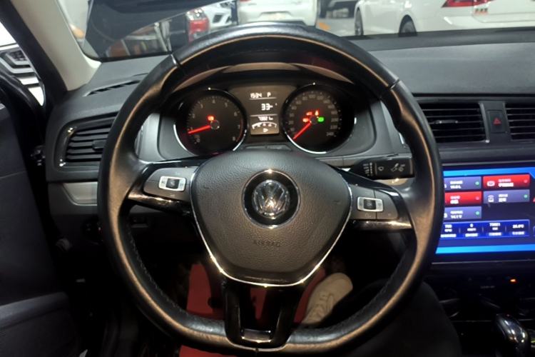 Used Volkswagen Lavida 2017 1.6L Automatic Comfort Edition Steering Wheel