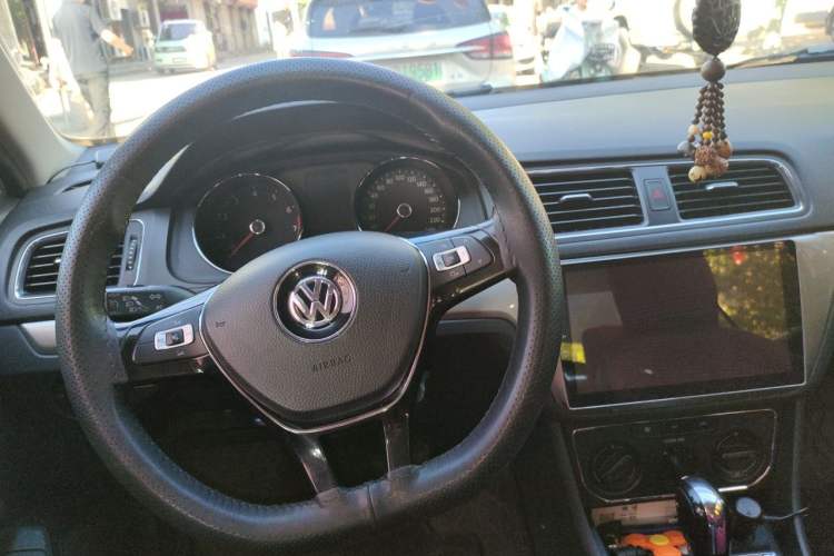 Used Volkswagen Lavida 2017 1.6L Automatic Comfort Edition Steering Wheel