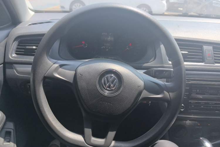 Used Volkswagen Lavida 2017 1.6L Automatic Fashion Edition Steering Wheel