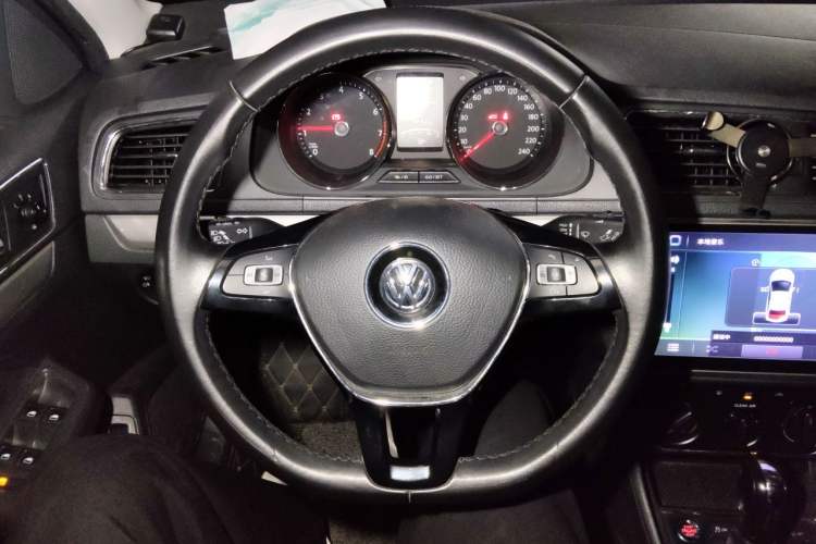 Used Volkswagen Lavida 2017 1.6L Automatic Comfort Edition Steering Wheel