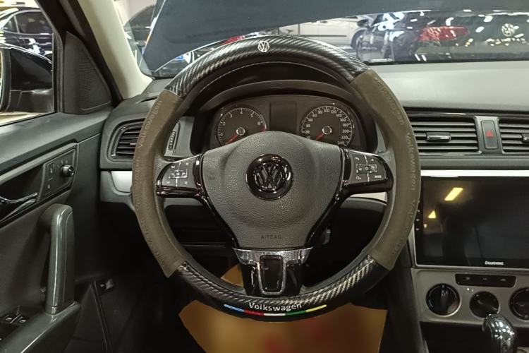 Used Volkswagen Lavida 2017 1.6L Automatic Fashion Edition Steering Wheel