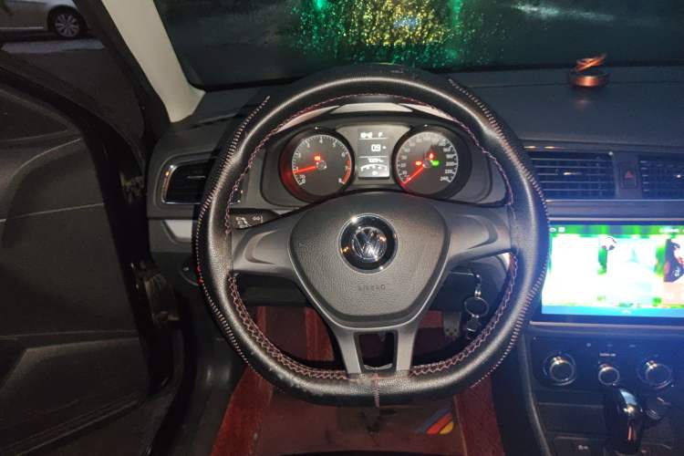 Used Volkswagen Lavida 2017 1.6L Automatic Fashion Edition Steering Wheel