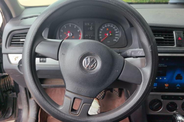 Used Volkswagen Lavida 2017 1.6L Automatic Fashion Edition Steering Wheel