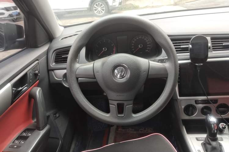 Used Volkswagen Lavida 2017 1.6L Automatic Fashion Edition Steering Wheel