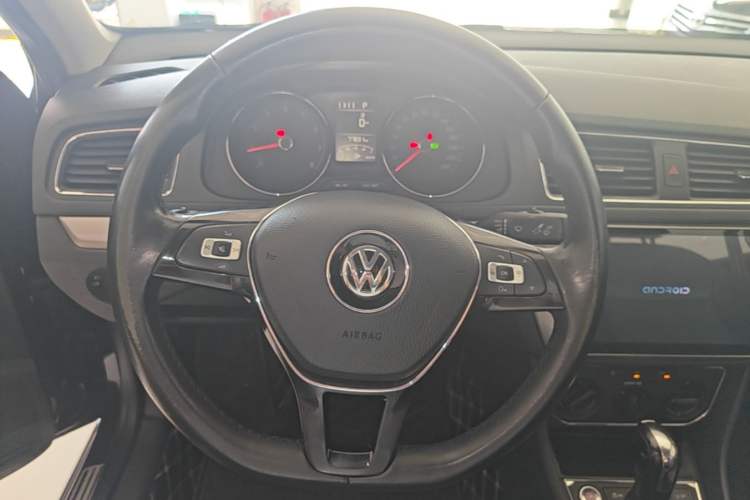 Used Volkswagen Lavida 2017 1.6L Automatic Comfort Edition Steering Wheel