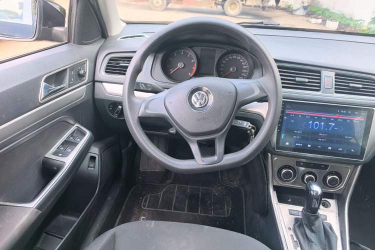 Used Volkswagen Lavida 2017 1.6L Automatic Fashion Edition Steering Wheel