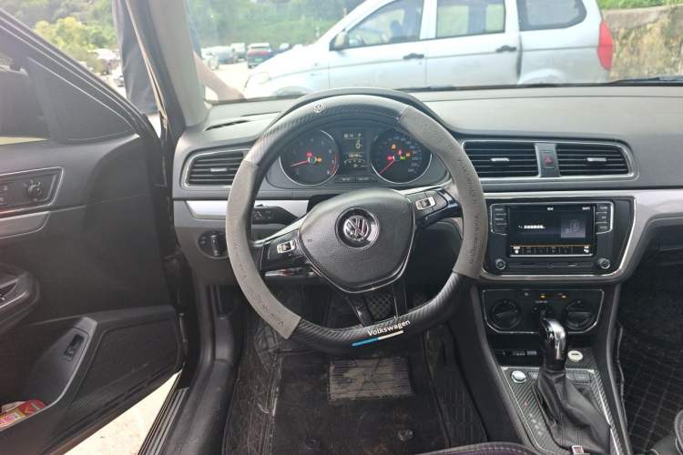 Used Volkswagen Lavida 2017 1.6L Automatic Comfort Edition Steering Wheel