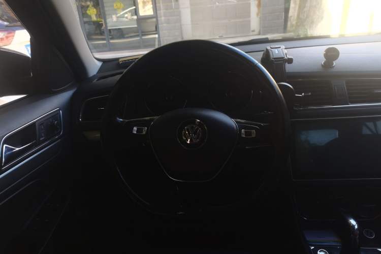 Used Volkswagen Lavida 2017 1.6L Automatic Comfort Edition Steering Wheel