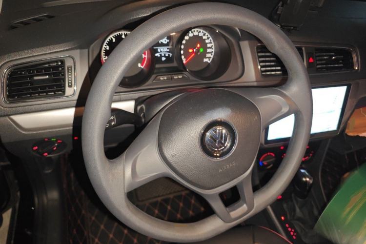 Used Volkswagen Lavida 2017 1.6L Automatic Fashion Edition Steering Wheel
