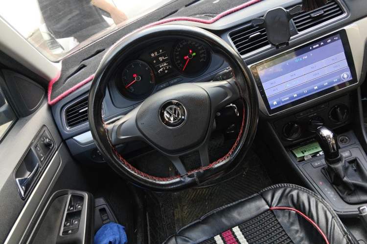 Used Volkswagen Lavida 2017 1.6L Automatic Fashion Edition Steering Wheel