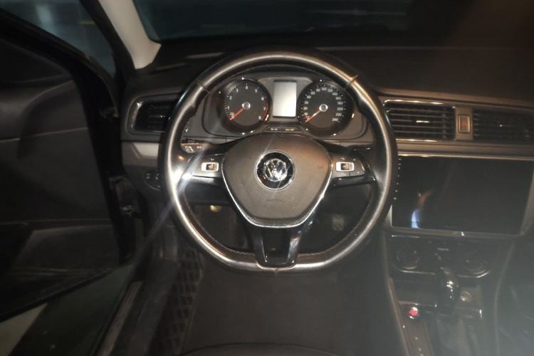 Used Volkswagen Lavida 2017 1.6L Automatic Comfort Edition Steering Wheel