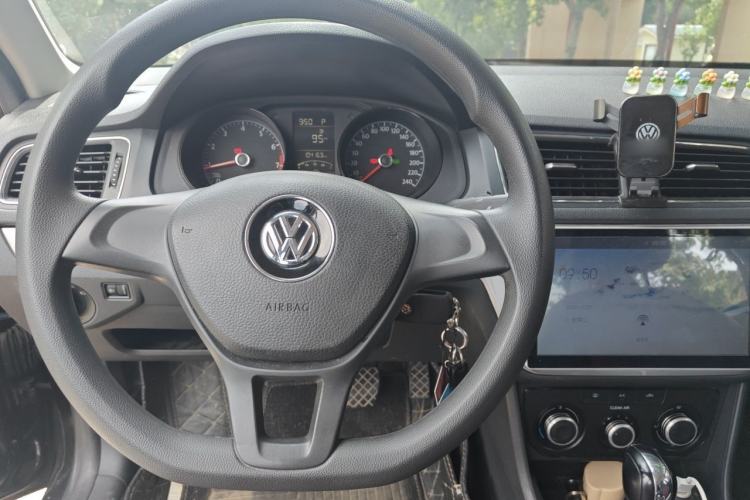 Used Volkswagen Lavida 2017 1.6L Automatic Fashion Edition Steering Wheel
