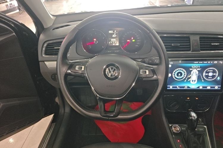 Used Volkswagen Lavida 2017 1.6L Automatic Comfort Edition Steering Wheel