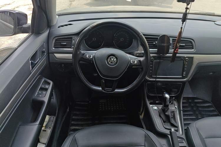 Used Volkswagen Lavida 2017 1.6L Automatic Comfort Edition Steering Wheel