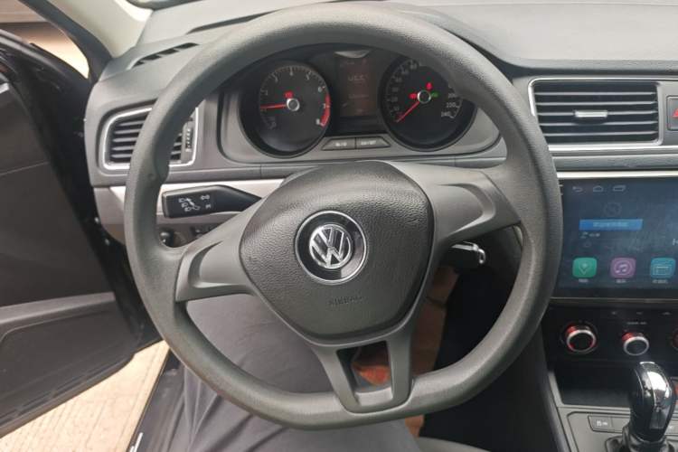 Used Volkswagen Lavida 2017 1.6L Automatic Fashion Edition Steering Wheel