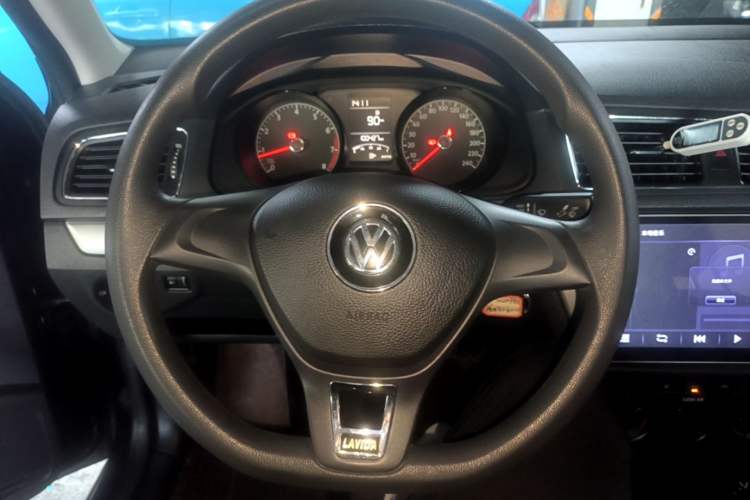 Used Volkswagen Lavida 2017 1.6L Manual Fashion Edition Steering Wheel