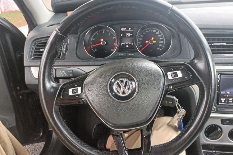 Used Volkswagen Lavida 2017 1.6L Automatic Fashion Edition Steering Wheel