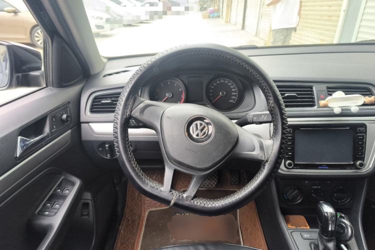 Used Volkswagen Lavida 2017 1.6L Automatic Fashion Edition Steering Wheel