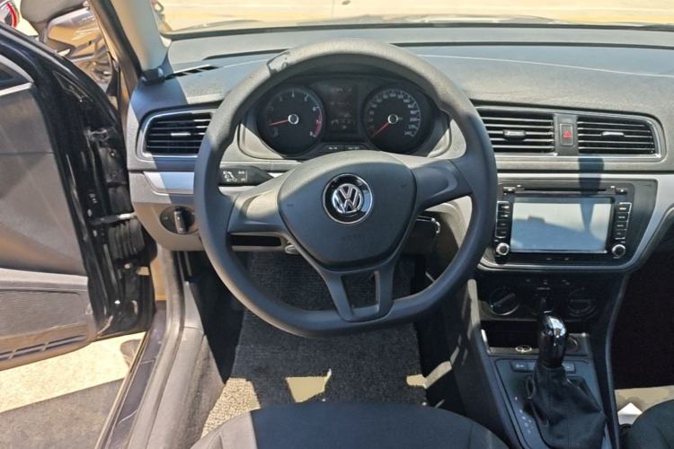 Used Volkswagen Lavida 2017 1.6L Automatic Fashion Edition Steering Wheel