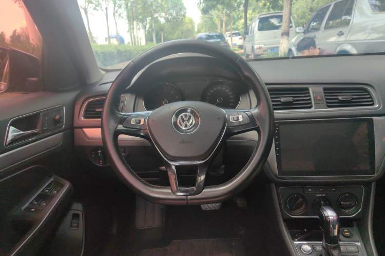 Used Volkswagen Lavida 2017 1.6L Automatic Comfort Edition Steering Wheel