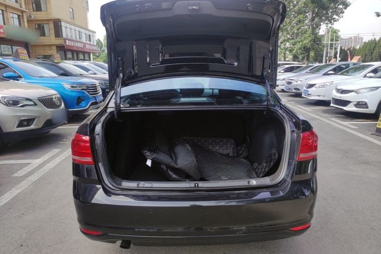 Used Volkswagen Lavida 2017 1.6L Automatic Comfort Edition Trunk
