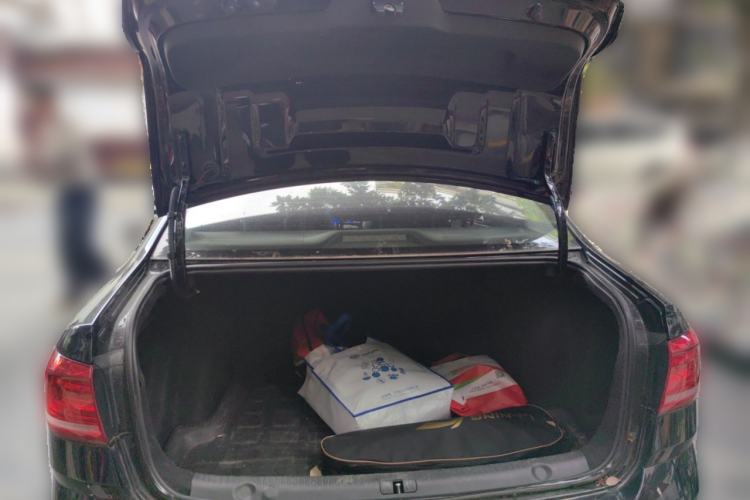 Used Volkswagen Lavida 2017 1.6L Automatic Fashion Edition Trunk