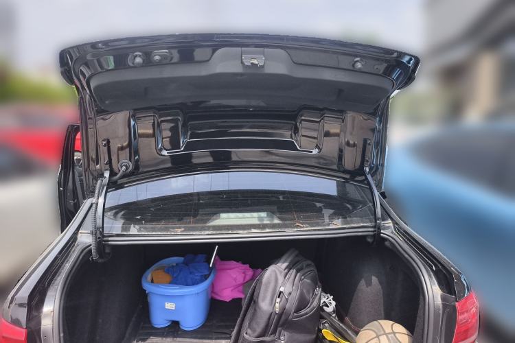 Used Volkswagen Lavida 2017 1.6L Automatic Fashion Edition Trunk
