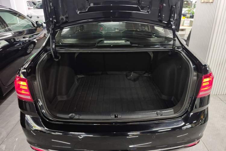 Used Volkswagen Lavida 2017 230TSI DSG Comfort Edition Trunk