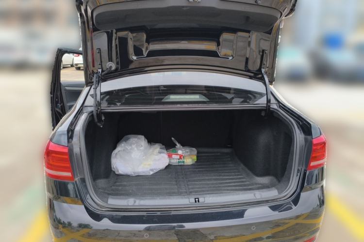Used Volkswagen Lavida 2017 1.6L Automatic Comfort Edition Trunk