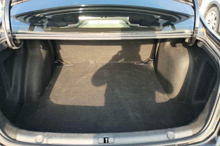 Used Volkswagen Lavida 2017 1.6L Automatic Fashion Edition Trunk