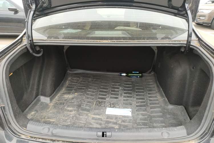 Used Volkswagen Lavida 2017 1.6L Automatic Fashion Edition Trunk