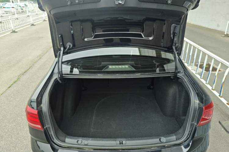 Used Volkswagen Lavida 2017 1.6L Automatic Comfort Edition Trunk